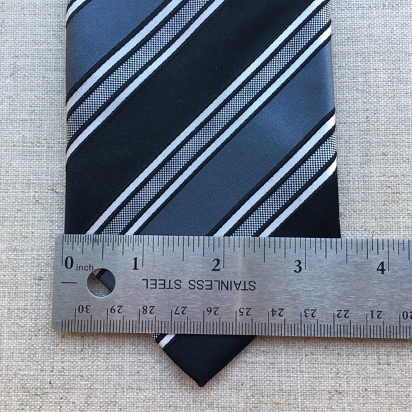 Donald Trump Grey Striped Silk Tie - Picture 2 of 5